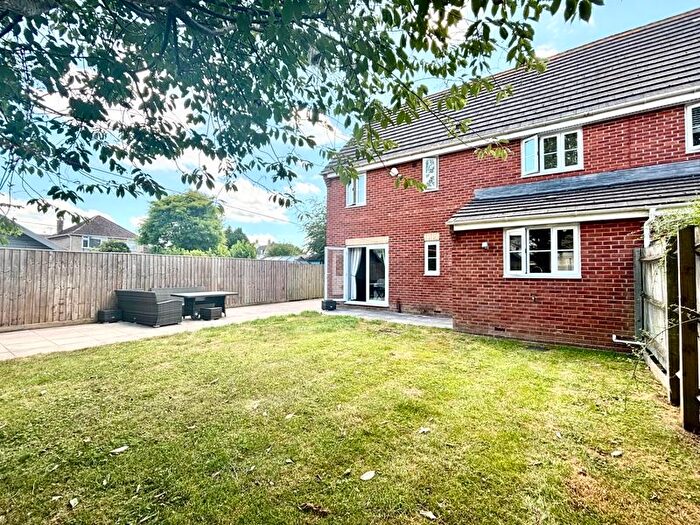 4 Bedroom Semi-detached House For Sale In Kestrel Close, Calne, SN11