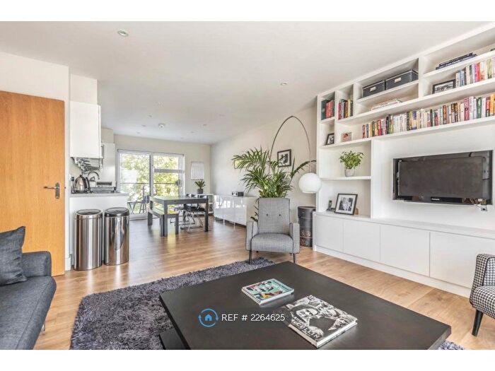 2 Bedroom Flat To Rent In Brockley Park, London, SE23