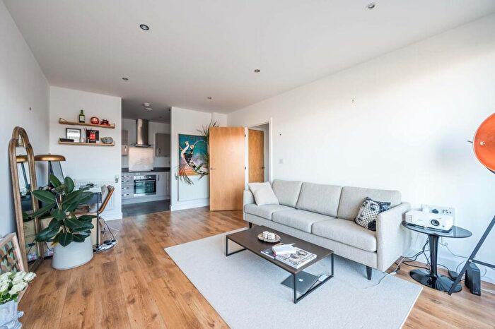 1 Bedroom Flat To Rent In Hebden Street, Haggerston, London, E2