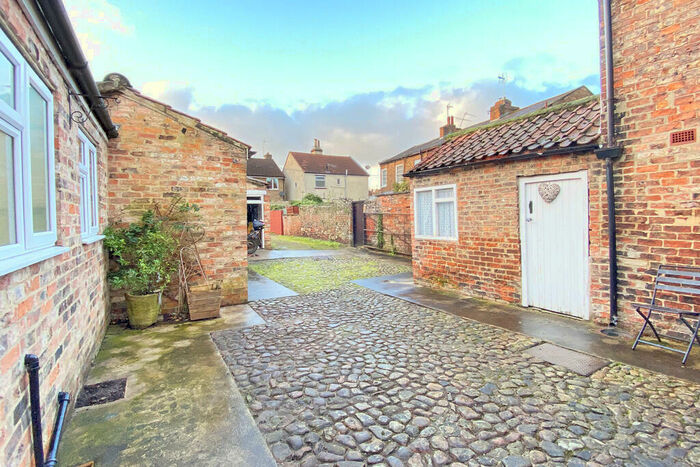 2 Bedroom Cottage To Rent In King Street, Ripon, HG4