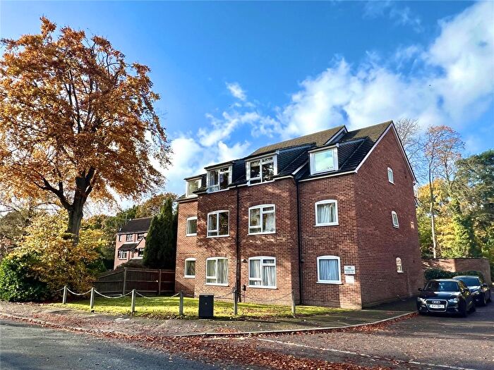 2 Bedroom Flat For Sale In Gordon Road, Camberley, Surrey, GU15
