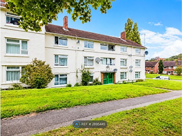 3 Bedroom Flat To Rent In Wellow Close, Southampton, SO18