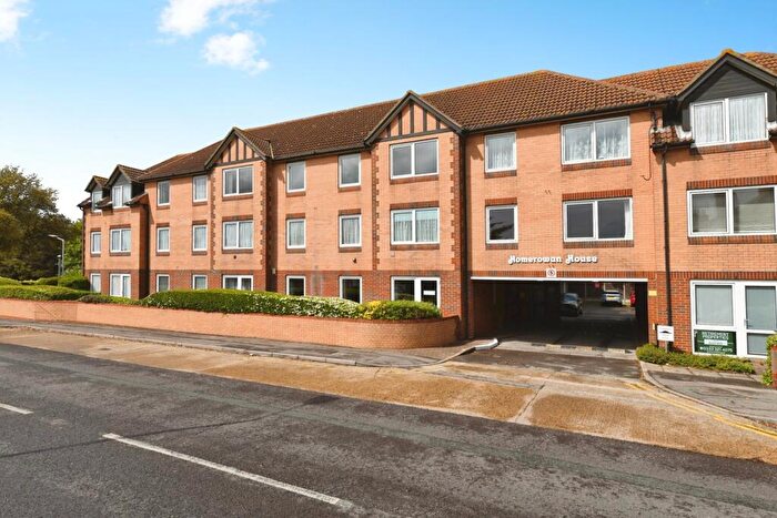 1 Bedroom Flat For Sale In Station Road, Thorpe Bay, Essex, SS1