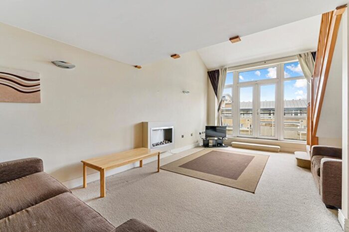 2 Bedroom Flat To Rent In St. Davids Square, Isle Of Dogs, London, E14