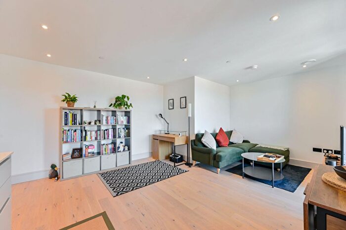 1 Bedroom Flat For Sale In Station Road, South Wimbledon, Colliers Wood, SW19