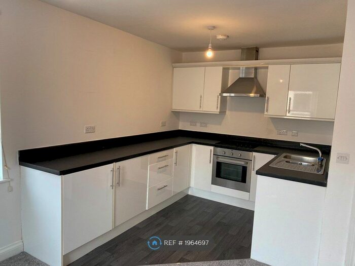 2 Bedroom Flat To Rent In Melbourne Street, Stalybridge, SK15
