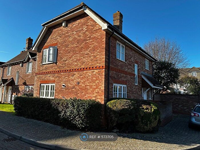 4 Bedroom Semi-Detached House To Rent In Hawthornden Close, Kings Hill, West Malling, ME19