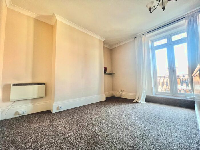 2 Bedroom Flat To Rent In Burch Road, Northfleet, Gravesend, Kent, DA11