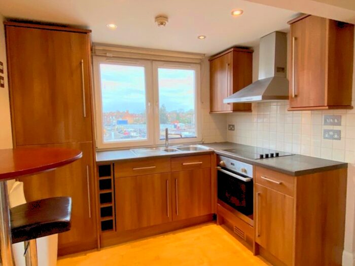 Flat To Rent In Station Road, Harrow, HA1