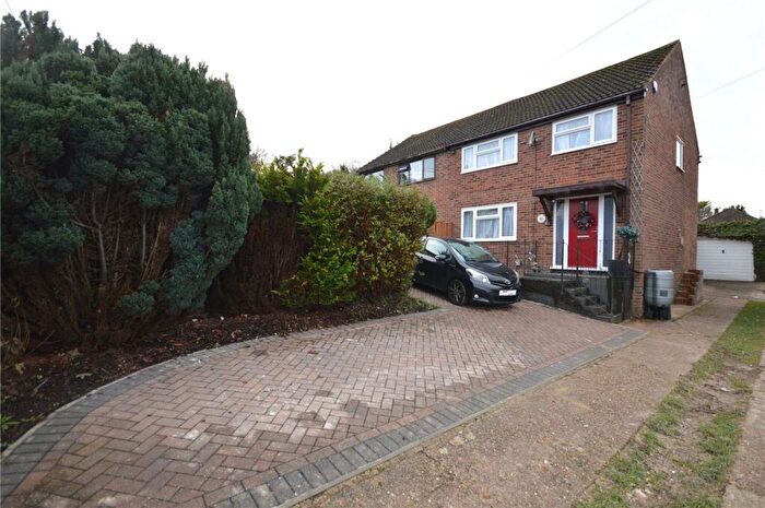 3 Bedroom Semi-Detached House For Sale In Stanton Road, Luton, Bedfordshire, LU4
