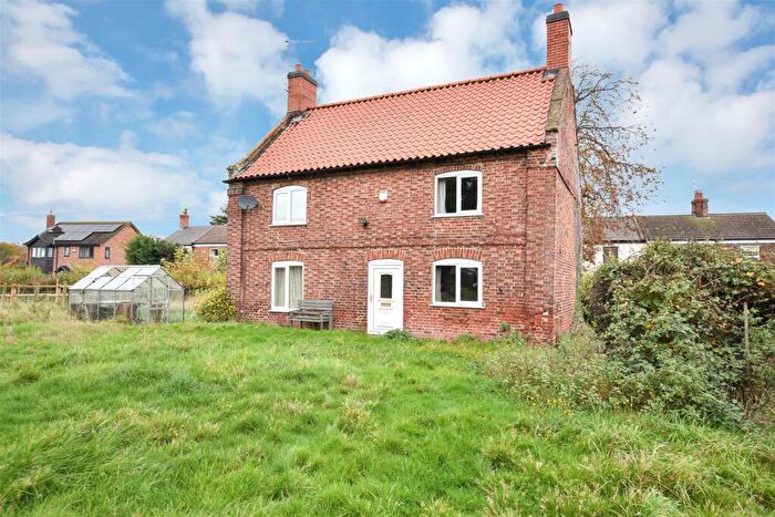 2 Bedroom Cottage For Sale In Kettlethorpe Road, Laughterton, Lincoln, LN1