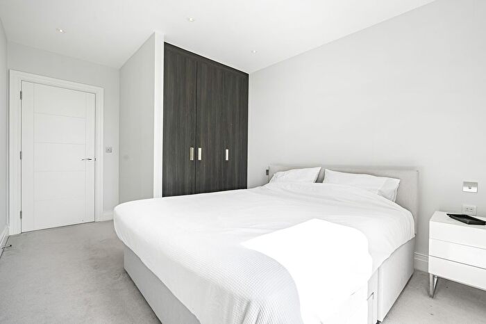 1 Bedroom Flat To Rent In Hamond Court, Queenshurst Square, Kingston Upon Thames, Surrey, KT2