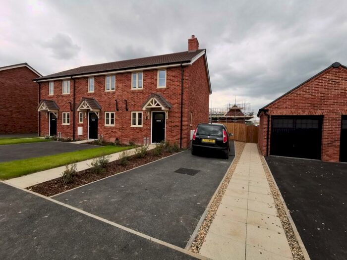 2 Bedroom House To Rent In Osprey Drive, St Albans, AL4