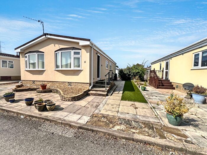 3 Bedroom Mobile/park Home For Sale In Carr Bridge Residential Park, Blackpool, FY4