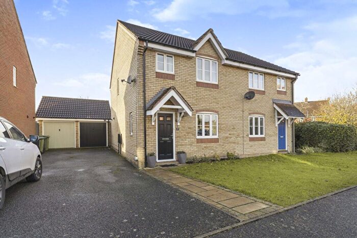 3 Bedroom Semi-Detached House For Sale In Speedwell Road, Norfolk, NR18