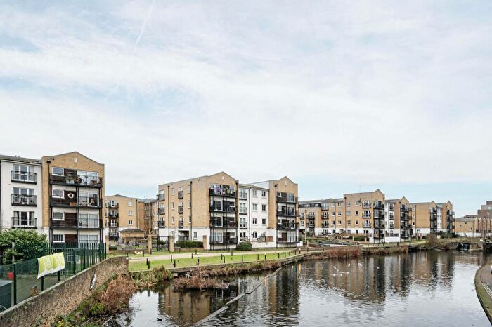 2 Bedroom Flat To Rent In Candle Street, Mile End, London, E1