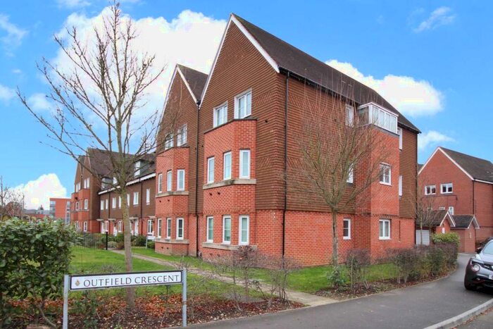 2 Bedroom Apartment To Rent In Outfield Crescent, Wokingham, RG40