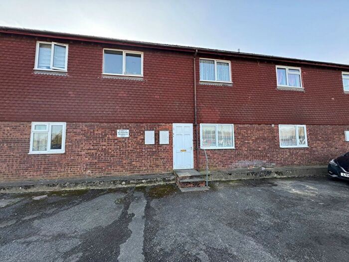 2 Bedroom Flat To Rent In Station Approach, Staplehurst, Tonbridge, TN12