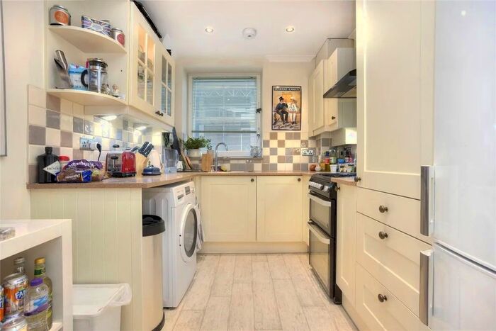 2 Bedroom Flat To Rent In Innes Street, London, SE15