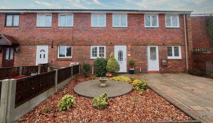 3 Bedroom Terraced House To Rent In Sevenoaks Close, Romford, RM3