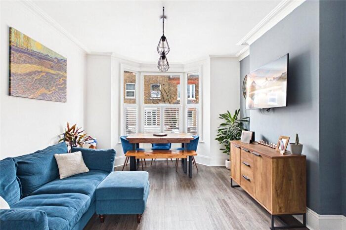 3 Bedroom Flat For Sale In Thurlow Hill, London, SE21