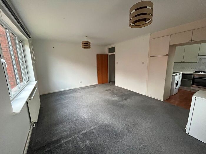 Studio To Rent In Canberra Close, London, NW4