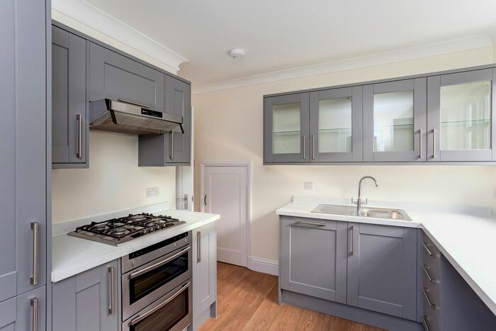 2 Bedroom Flat To Rent In Broomfield Park, Ascot, SL5