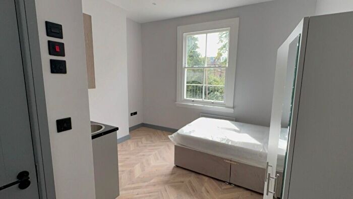 Studio To Rent In Tufnell Park Road, London, N7