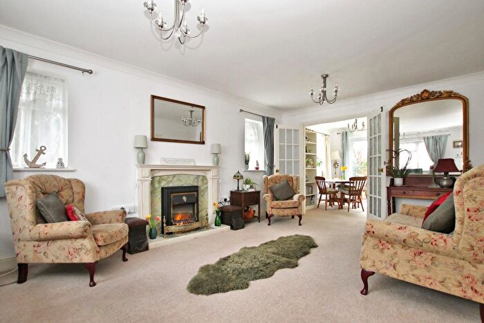 3 Bedroom Detached House For Sale In Katrina Gardens, Hayling Island, PO11