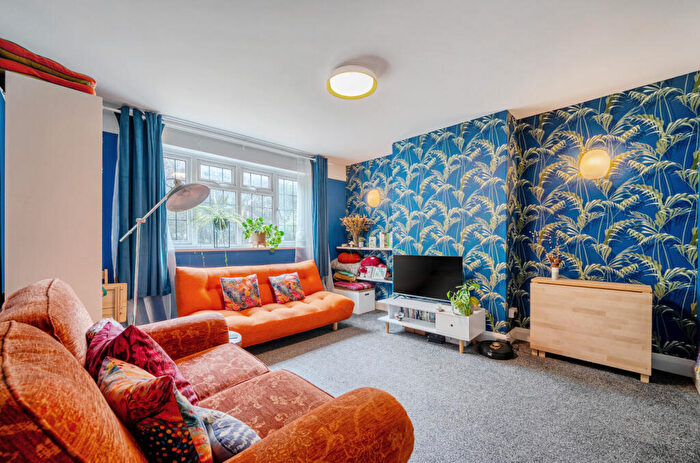 2 Bedroom Apartment For Sale In Dainton Close, Bromley, BR1