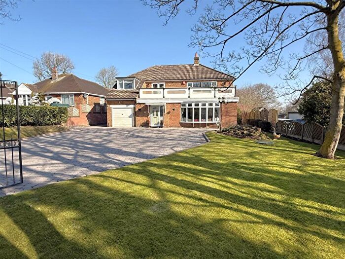 5 Bedroom Detached House For Sale In Lodge Hill, Tutbury, DE13