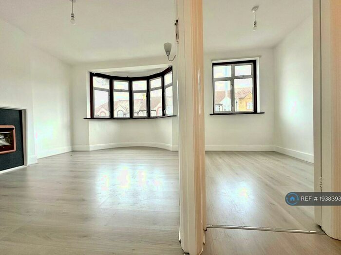 3 Bedroom Terraced House To Rent In Horns Road, Ilford, IG6