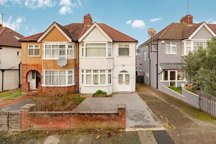 1 Bedroom Flat To Rent In Grove Crescent, London, NW9