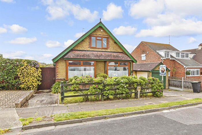 4 Bedroom Chalet For Sale In Lancaster Gardens, Herne Bay, Kent, CT6