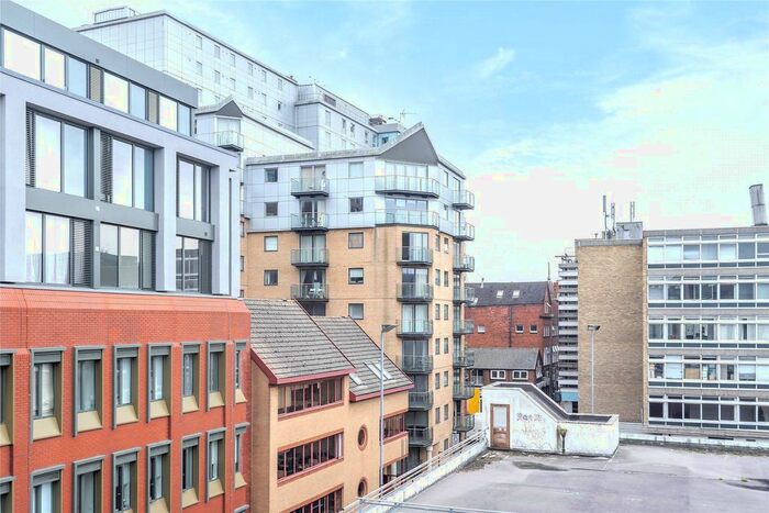 1 Bedroom Flat To Rent In Projection West, Merchants Place, Reading, Berkshire, RG1