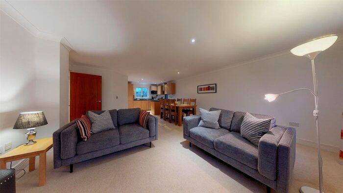 2 Bedroom Flat To Rent In Clear Water Place, Oxford, OX2