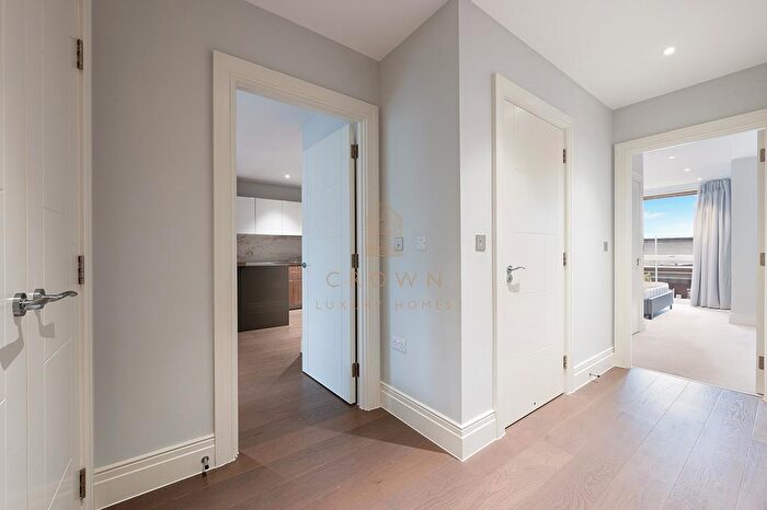 2 Bedroom Apartment To Rent In Queenshurst Square, Kingston Upon Thames, KT2