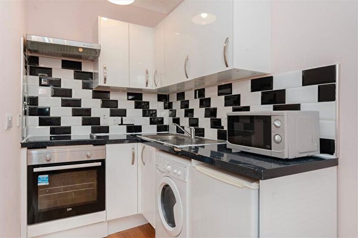 2 Bedroom Flat To Rent In Carburton Street, Fitzrovia Amp; Covent Garden, W1W