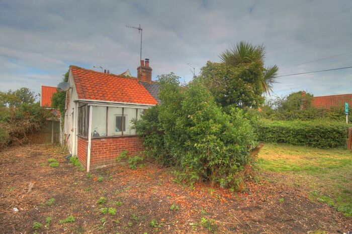 1 Bedroom Bungalow For Sale In Upper Street, Norwich, NR13