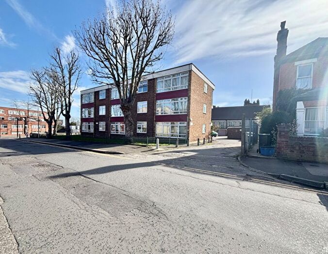 2 Bedroom Flat To Rent In Lindal Court, Chelmsford Road, South Woodford, E18