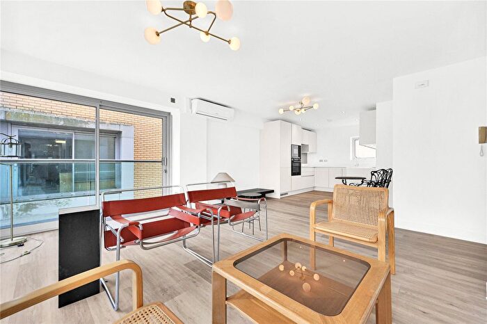 3 Bedroom Flat To Rent In Wenlock Road, London, N1