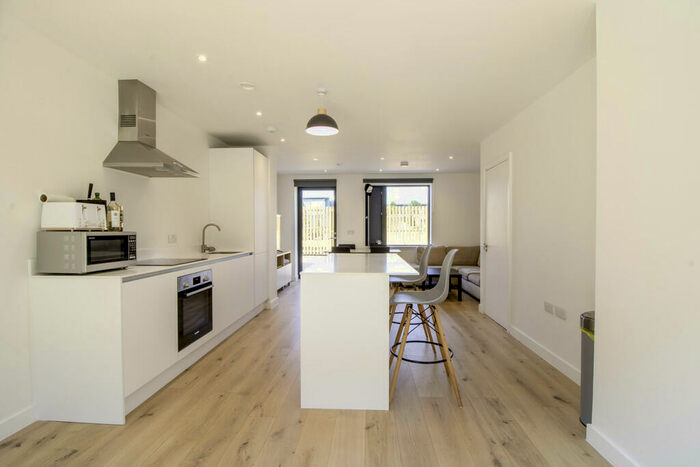 4 Bedroom Town House To Rent In Central Place, Leeds, LS10