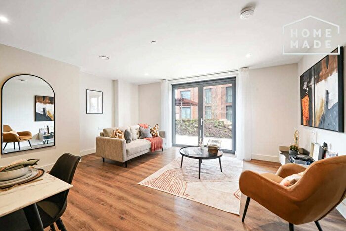 3 Bedroom Flat To Rent In One Maidenhead, SL6