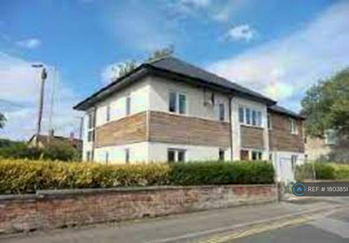 2 Bedroom Flat To Rent In Hawthorn Road, Chippenham, SN15