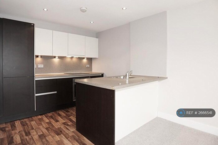 2 Bedroom Flat To Rent In George Street, Prestwich, Manchester, M25