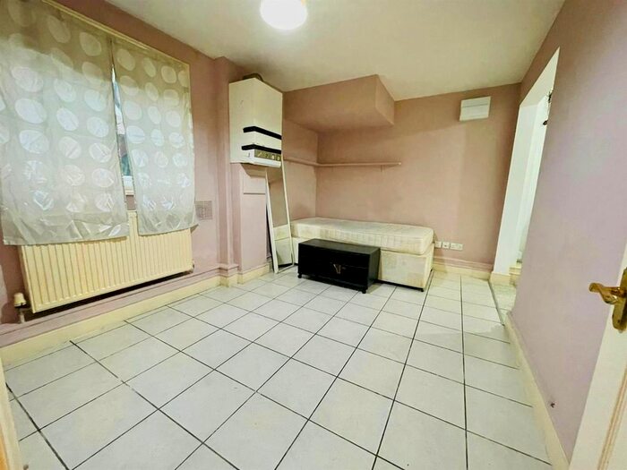 1 Bedroom Flat To Rent In Brooksby's Walk, London E9