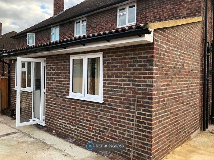 6 Bedroom Semi-Detached House To Rent In Anstridge Road, Averyhill, SE9