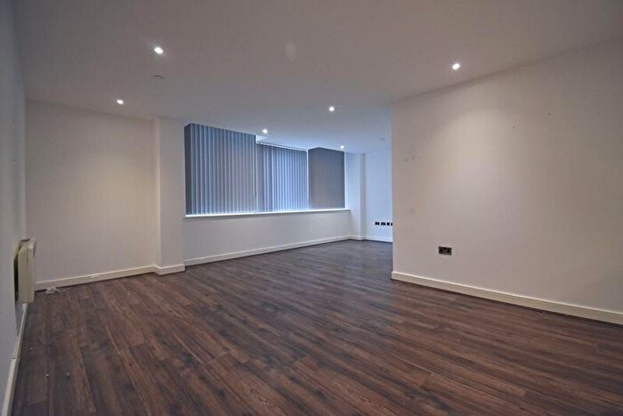 2 Bedroom Flat To Rent In Th Floor, Churchill Place, Churchill Way, Basingstoke, RG21