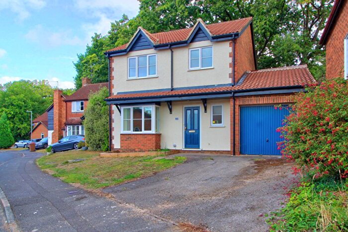3 Bedroom Detached House For Sale In The Junipers, Wokingham, RG41