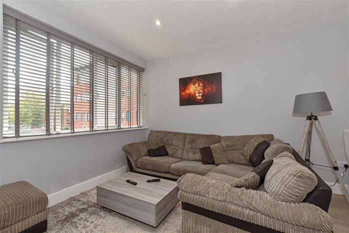 1 Bedroom Flat For Sale In North Street, Horsham, West Sussex, RH12
